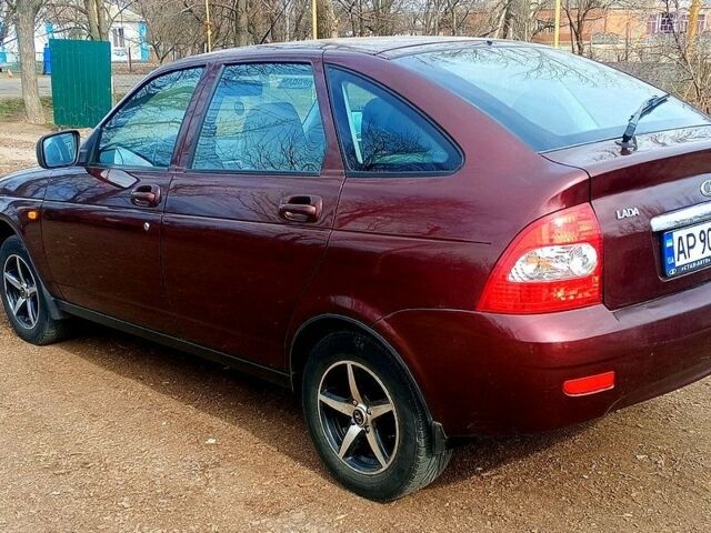 Червоний ВАЗ 2172 Priora, об'ємом двигуна 1.6 л та пробігом 124 тис. км за 3750 $, фото 1 на Automoto.ua
