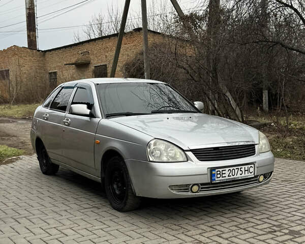 Сірий ВАЗ 2172 Priora, об'ємом двигуна 1.6 л та пробігом 159 тис. км за 2000 $, фото 1 на Automoto.ua