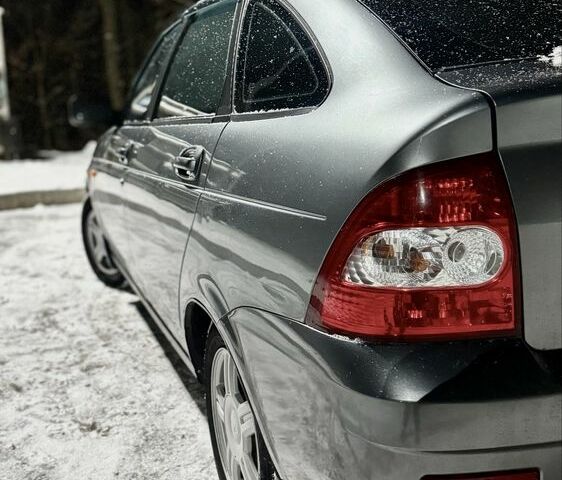 Сірий ВАЗ 2172 Priora, об'ємом двигуна 1.6 л та пробігом 110 тис. км за 2550 $, фото 1 на Automoto.ua