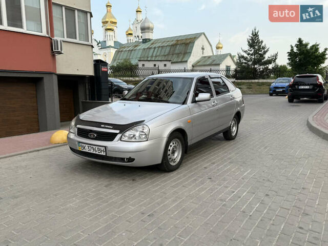 Сірий ВАЗ 2172 Priora, об'ємом двигуна 1.6 л та пробігом 59 тис. км за 1999 $, фото 1 на Automoto.ua