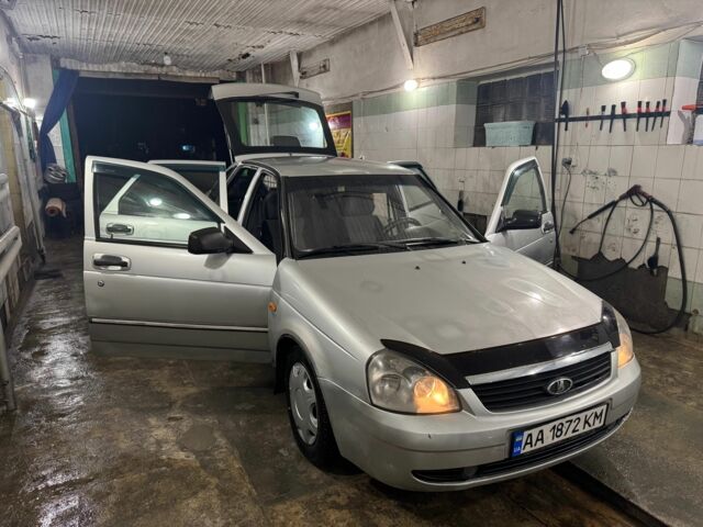Сірий ВАЗ 2172 Priora, об'ємом двигуна 1.6 л та пробігом 187 тис. км за 2000 $, фото 1 на Automoto.ua