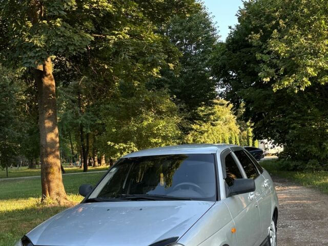 Сірий ВАЗ 2172 Priora, об'ємом двигуна 1.6 л та пробігом 150 тис. км за 2100 $, фото 1 на Automoto.ua