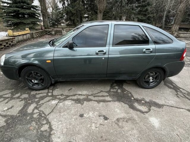 Зеленый ВАЗ 2172 Priora, объемом двигателя 1.6 л и пробегом 260 тыс. км за 2900 $, фото 1 на Automoto.ua