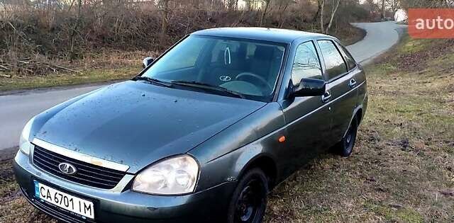 Зеленый ВАЗ 2172 Priora, объемом двигателя 1.6 л и пробегом 250 тыс. км за 2000 $, фото 1 на Automoto.ua