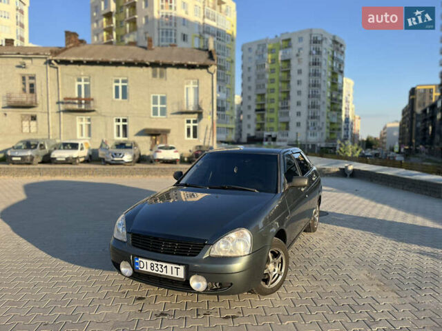 Зелений ВАЗ 2172 Priora, об'ємом двигуна 1.6 л та пробігом 215 тис. км за 2399 $, фото 1 на Automoto.ua