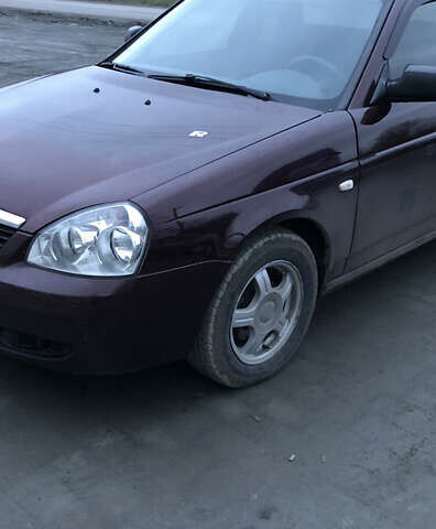 Красный ВАЗ 2173 Priora, объемом двигателя 1.6 л и пробегом 270 тыс. км за 2850 $, фото 1 на Automoto.ua