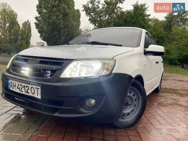 Белый ВАЗ 2190 Гранта, объемом двигателя 1.6 л и пробегом 110 тыс. км за 2750 $, фото 1 на Automoto.ua