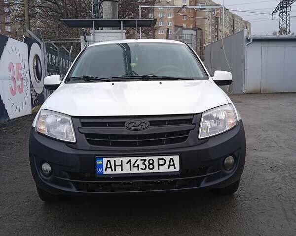 Белый ВАЗ 2190 Гранта, объемом двигателя 1.6 л и пробегом 180 тыс. км за 3400 $, фото 1 на Automoto.ua