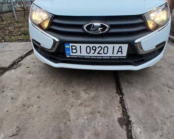 Білий ВАЗ 2190 Гранта, об'ємом двигуна 1.6 л та пробігом 13 тис. км за 7700 $, фото 1 на Automoto.ua