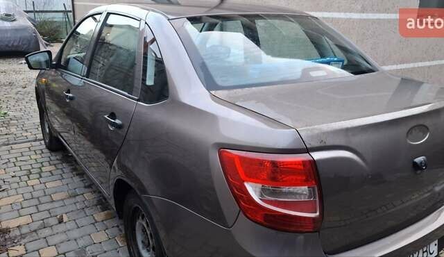 Бежевий ВАЗ 2190 Гранта, об'ємом двигуна 1.6 л та пробігом 178 тис. км за 2597 $, фото 1 на Automoto.ua