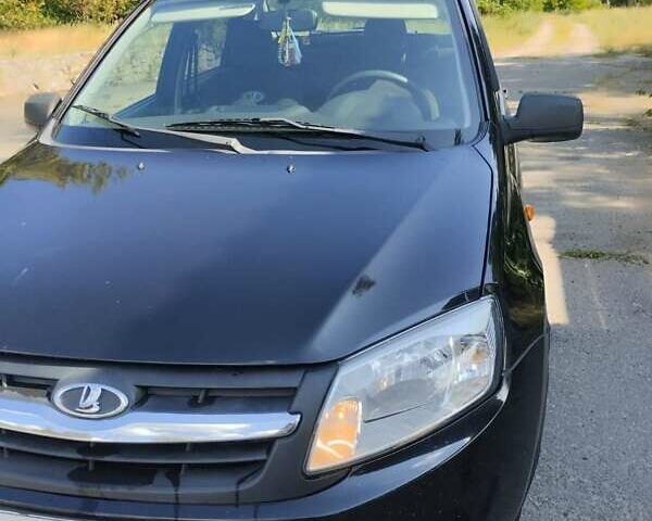 Чорний ВАЗ 2190 Гранта, об'ємом двигуна 1.6 л та пробігом 143 тис. км за 3300 $, фото 1 на Automoto.ua