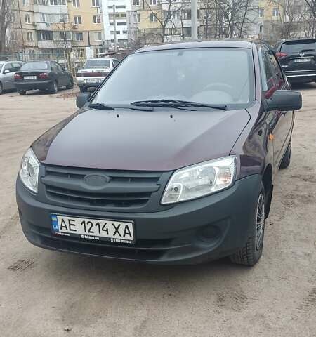 Красный ВАЗ 2190 Гранта, объемом двигателя 1.6 л и пробегом 148 тыс. км за 3200 $, фото 1 на Automoto.ua