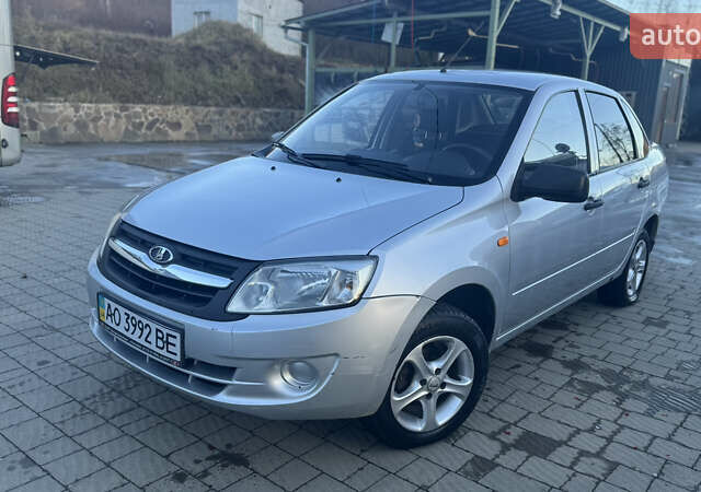 Серый ВАЗ 2190 Гранта, объемом двигателя 1.6 л и пробегом 77 тыс. км за 1950 $, фото 1 на Automoto.ua