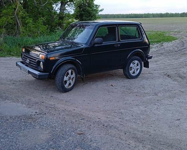 Зеленый ВАЗ 4x4 Urban, объемом двигателя 1.69 л и пробегом 200 тыс. км за 3950 $, фото 1 на Automoto.ua