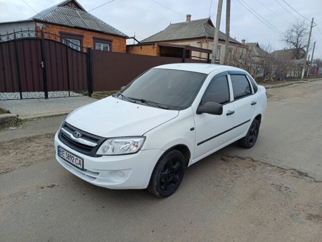 Белый ВАЗ Гранта, объемом двигателя 1.6 л и пробегом 186 тыс. км за 3300 $, фото 1 на Automoto.ua