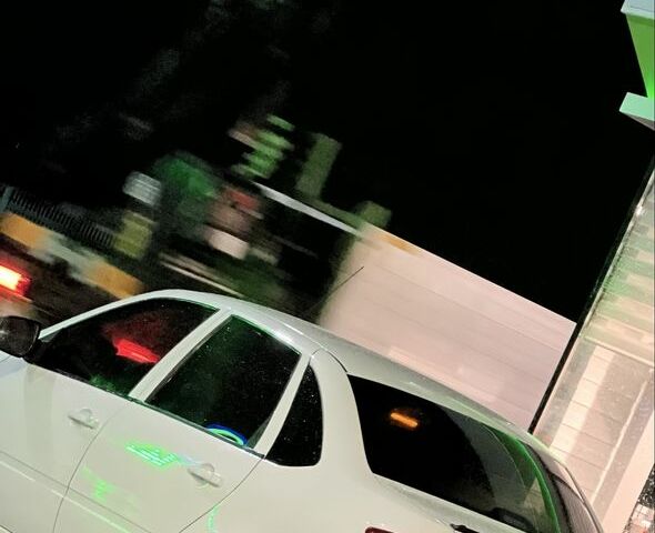 Белый ВАЗ Гранта, объемом двигателя 1.6 л и пробегом 170 тыс. км за 3000 $, фото 1 на Automoto.ua