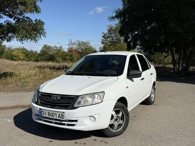 Белый ВАЗ Гранта, объемом двигателя 1.6 л и пробегом 139 тыс. км за 2999 $, фото 1 на Automoto.ua