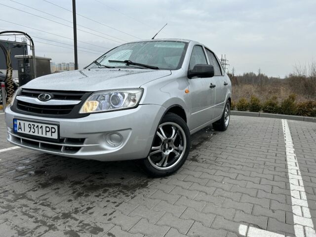 Сірий ВАЗ Гранта, об'ємом двигуна 1.6 л та пробігом 173 тис. км за 3500 $, фото 1 на Automoto.ua
