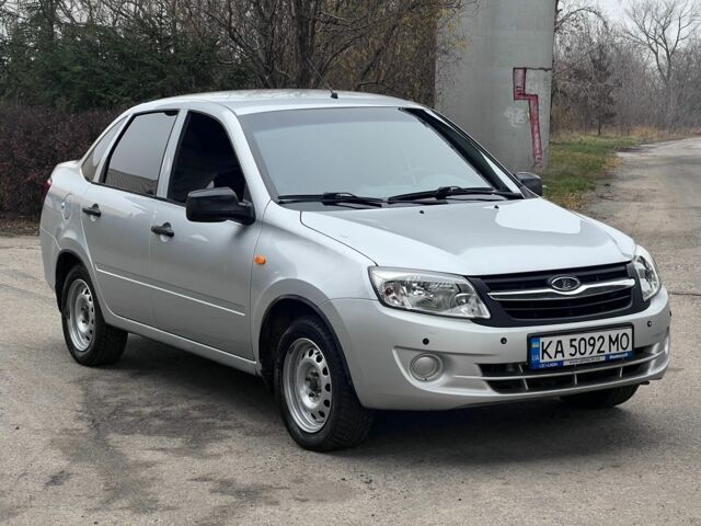 Серый ВАЗ Гранта, объемом двигателя 1.6 л и пробегом 77 тыс. км за 4500 $, фото 1 на Automoto.ua