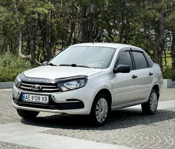 Серый ВАЗ Гранта, объемом двигателя 1.6 л и пробегом 32 тыс. км за 5504 $, фото 1 на Automoto.ua