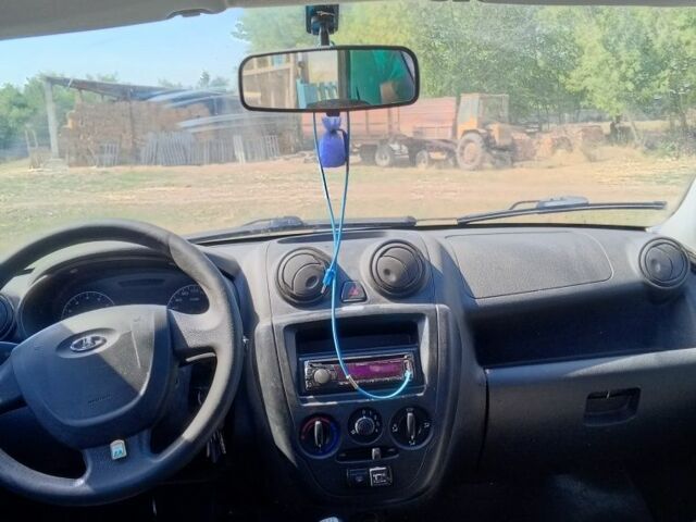 Синий ВАЗ Гранта, объемом двигателя 1.6 л и пробегом 1000 тыс. км за 2200 $, фото 1 на Automoto.ua