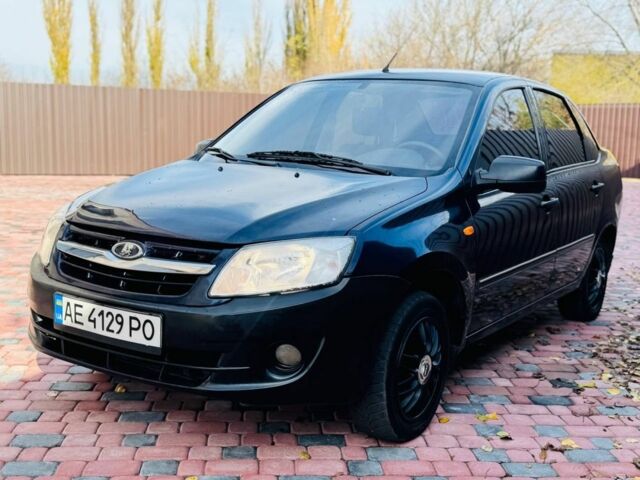 Синий ВАЗ Гранта, объемом двигателя 1.6 л и пробегом 140 тыс. км за 1850 $, фото 1 на Automoto.ua