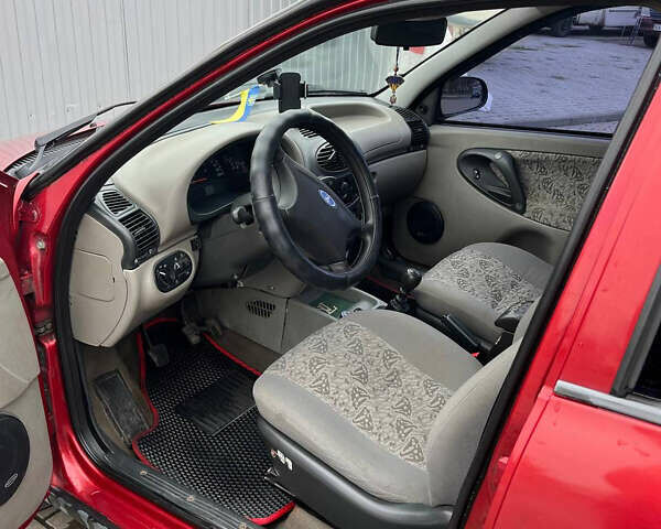 Красный ВАЗ Калина, объемом двигателя 1.6 л и пробегом 209 тыс. км за 1800 $, фото 1 на Automoto.ua