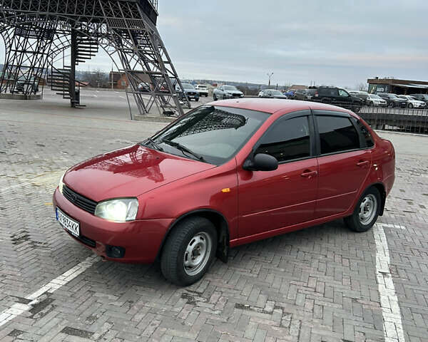 Красный ВАЗ Калина, объемом двигателя 1.6 л и пробегом 281 тыс. км за 2199 $, фото 1 на Automoto.ua
