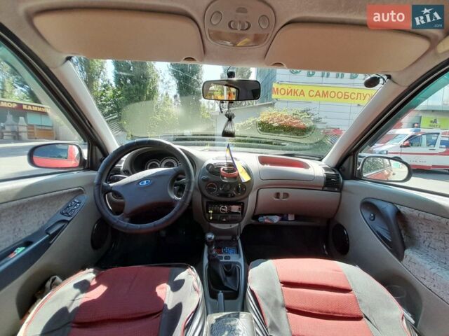 Красный ВАЗ Калина, объемом двигателя 1.6 л и пробегом 180 тыс. км за 2350 $, фото 1 на Automoto.ua