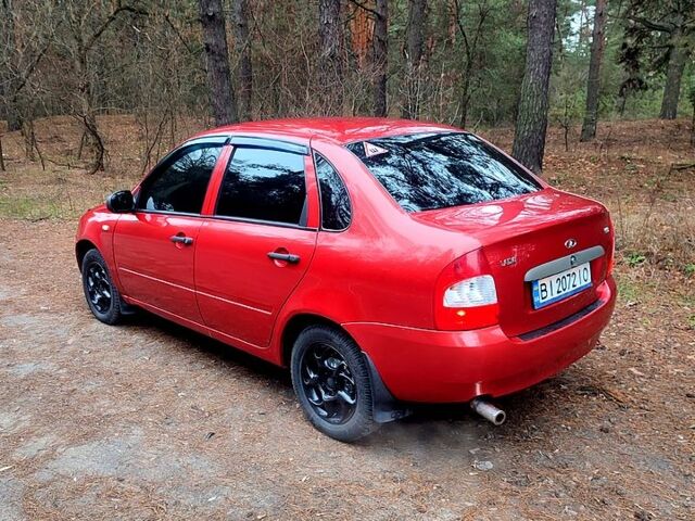 Красный ВАЗ Kalina, объемом двигателя 1.6 л и пробегом 125 тыс. км за 3000 $, фото 1 на Automoto.ua