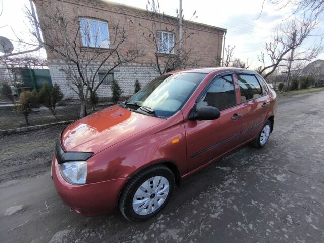 Красный ВАЗ Калина, объемом двигателя 1.6 л и пробегом 200 тыс. км за 2399 $, фото 1 на Automoto.ua