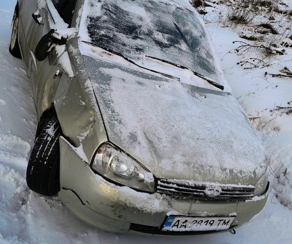 Желтый ВАЗ Калина, объемом двигателя 1.6 л и пробегом 105 тыс. км за 800 $, фото 1 на Automoto.ua