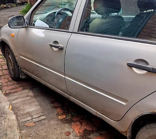 Сірий ВАЗ Kalina, об'ємом двигуна 1.6 л та пробігом 166 тис. км за 2000 $, фото 1 на Automoto.ua