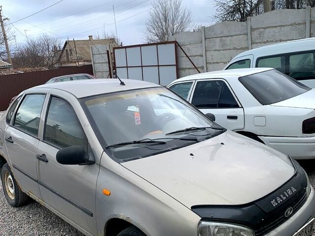 Серый ВАЗ Kalina, объемом двигателя 1.6 л и пробегом 150 тыс. км за 1140 $, фото 1 на Automoto.ua