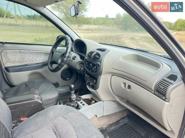 Сірий ВАЗ Калина, об'ємом двигуна 1.5 л та пробігом 160 тис. км за 2000 $, фото 1 на Automoto.ua