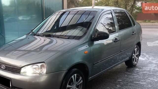 Серый ВАЗ Калина, объемом двигателя 1.6 л и пробегом 159 тыс. км за 2000 $, фото 1 на Automoto.ua