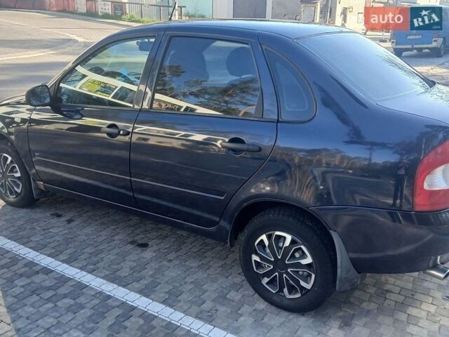 Синий ВАЗ Калина, объемом двигателя 1.6 л и пробегом 182 тыс. км за 2000 $, фото 1 на Automoto.ua