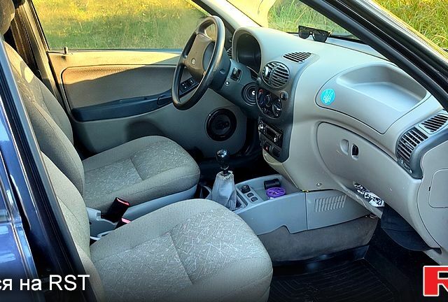 Синий ВАЗ Kalina, объемом двигателя 1.6 л и пробегом 115 тыс. км за 2100 $, фото 1 на Automoto.ua