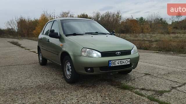 Зеленый ВАЗ Калина, объемом двигателя 1.6 л и пробегом 300 тыс. км за 2400 $, фото 1 на Automoto.ua