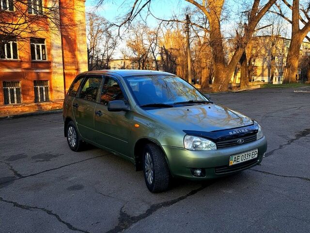 Зеленый ВАЗ Kalina, объемом двигателя 1.4 л и пробегом 220 тыс. км за 2050 $, фото 1 на Automoto.ua