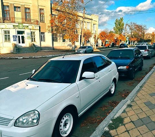 Білий ВАЗ Lada Priora, об'ємом двигуна 1.6 л та пробігом 120 тис. км за 4200 $, фото 1 на Automoto.ua