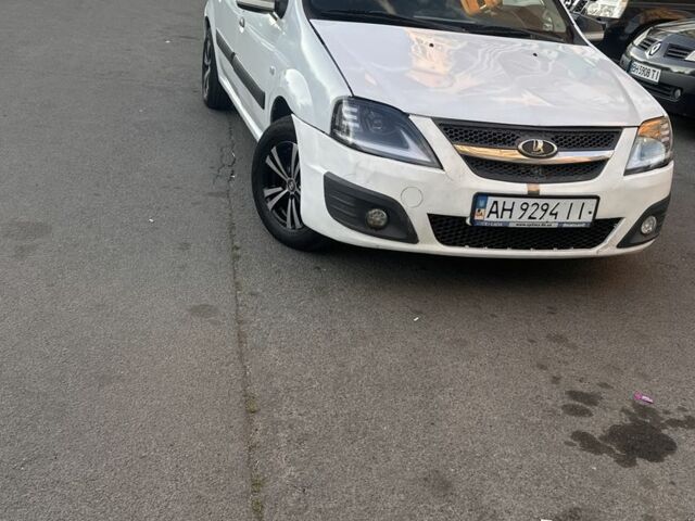 Белый ВАЗ Largus, объемом двигателя 1.6 л и пробегом 330 тыс. км за 3500 $, фото 1 на Automoto.ua
