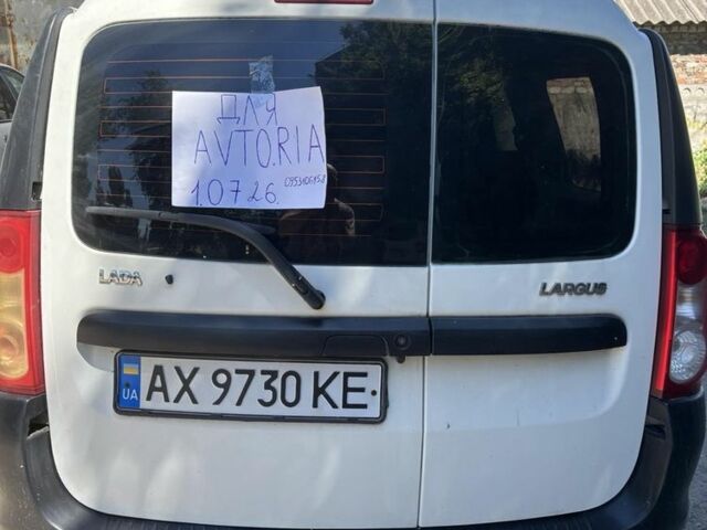 Белый ВАЗ Largus, объемом двигателя 1.6 л и пробегом 120 тыс. км за 2000 $, фото 1 на Automoto.ua