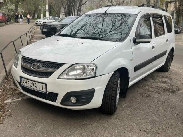Белый ВАЗ Largus, объемом двигателя 1.6 л и пробегом 365 тыс. км за 3100 $, фото 1 на Automoto.ua