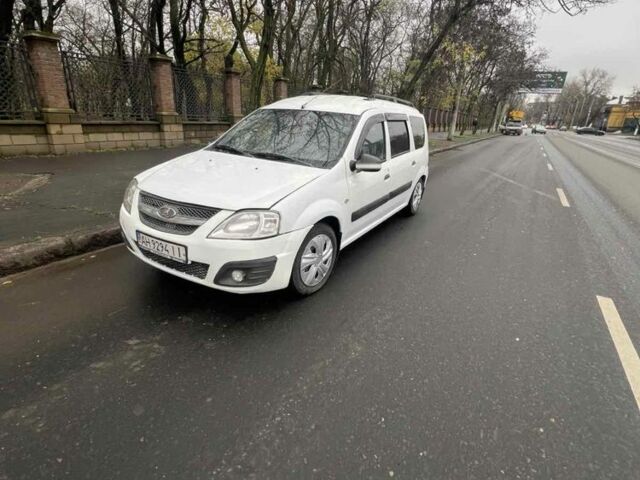 Білий ВАЗ Largus, об'ємом двигуна 1.6 л та пробігом 361 тис. км за 3900 $, фото 1 на Automoto.ua