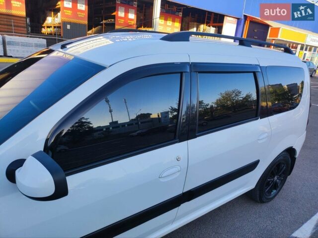 Белый ВАЗ Largus, объемом двигателя 1.6 л и пробегом 192 тыс. км за 7500 $, фото 1 на Automoto.ua