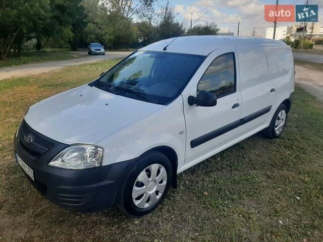 Белый ВАЗ Largus, объемом двигателя 1.6 л и пробегом 159 тыс. км за 3900 $, фото 1 на Automoto.ua