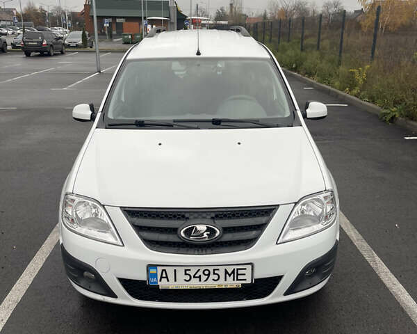 Білий ВАЗ Largus, об'ємом двигуна 1.6 л та пробігом 41 тис. км за 9900 $, фото 1 на Automoto.ua