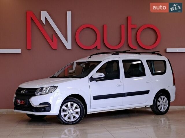 Белый ВАЗ Largus, объемом двигателя 1.6 л и пробегом 46 тыс. км за 10900 $, фото 1 на Automoto.ua