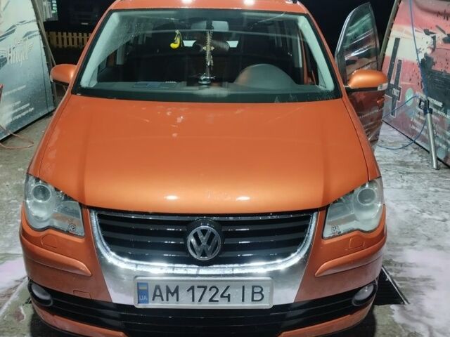 Червоний ВАЗ Largus, об'ємом двигуна 1.6 л та пробігом 220 тис. км за 6750 $, фото 1 на Automoto.ua